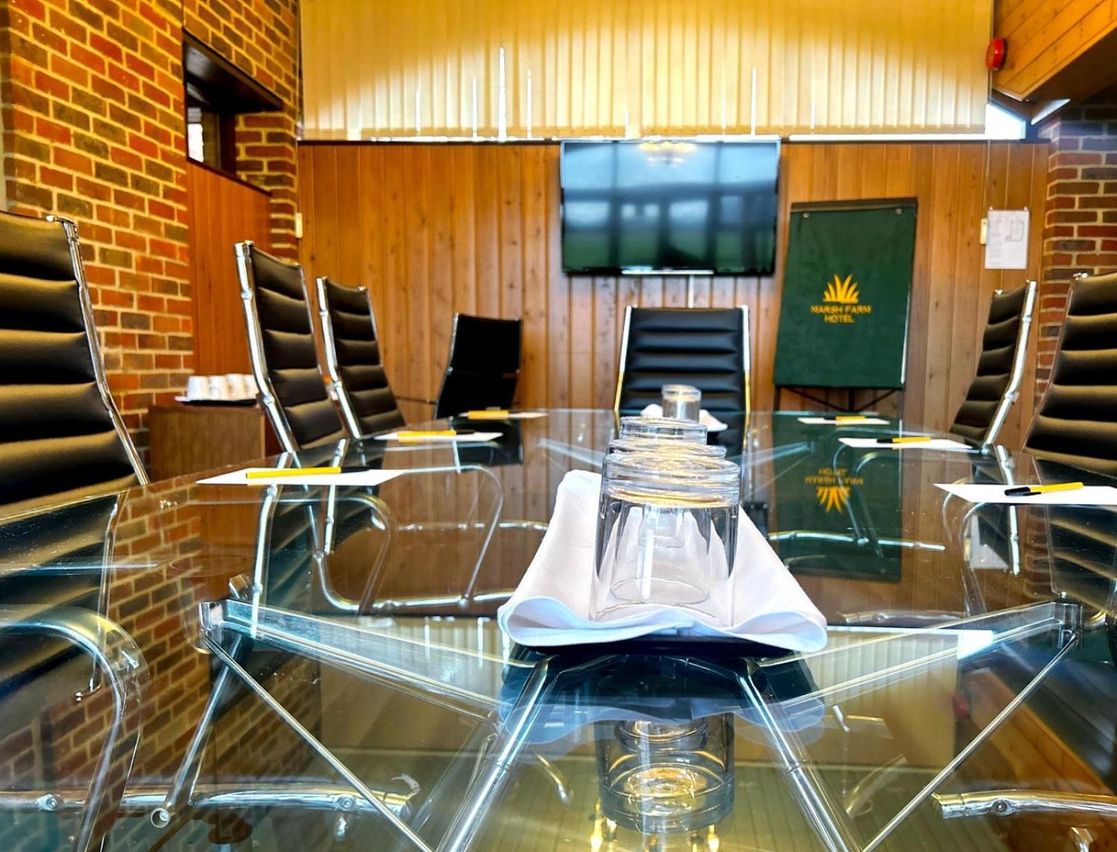 Marsh Farm Hotel سويندون المظهر الخارجي الصورة